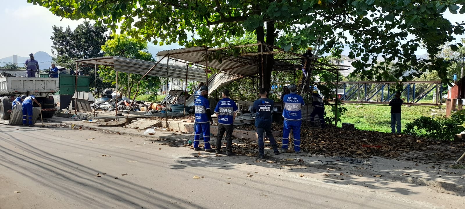 18° BPM retira 15 toneladas de barricadas na Gardênia Azul